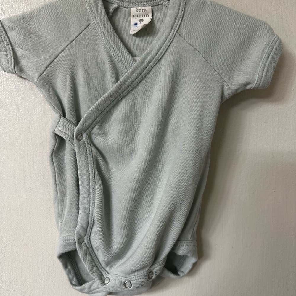Kate Quinn Organic Baby Bodysuit in Soft Gray